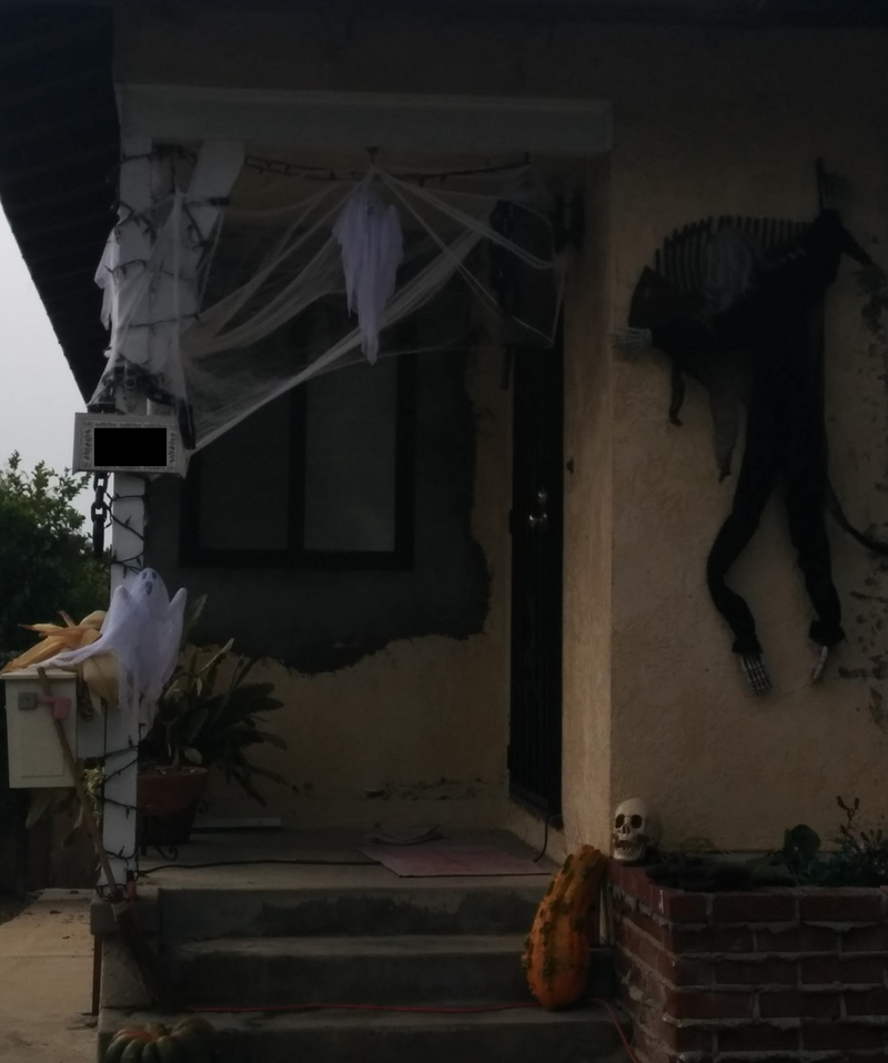 Illustration for article titled Halloween Decorations From a Few Neighborhoods